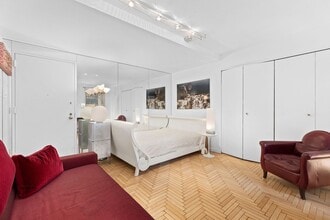 106 Central Park S in New York, NY - Building Photo - Building Photo
