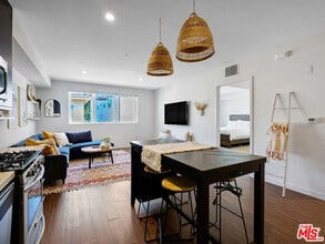 5825 Camerford Ave in Los Angeles, CA - Building Photo - Building Photo
