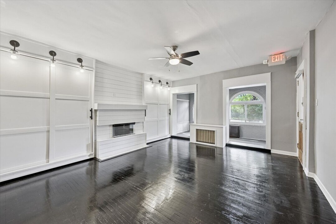 5235 Wissahickon Ave in Philadelphia, PA - Building Photo