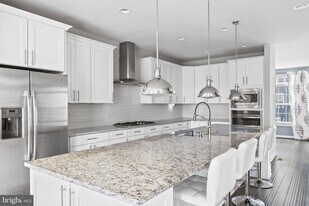 6012 Charles Crossing in Ellicott City, MD - Building Photo