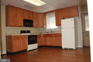 122 E Queen St in Chambersburg, PA - Building Photo