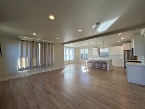 63123 NW Via Cambria in Bend, OR - Building Photo - Building Photo