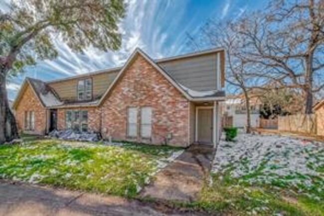 5767 Easthampton Dr in Houston, TX - Building Photo - Building Photo