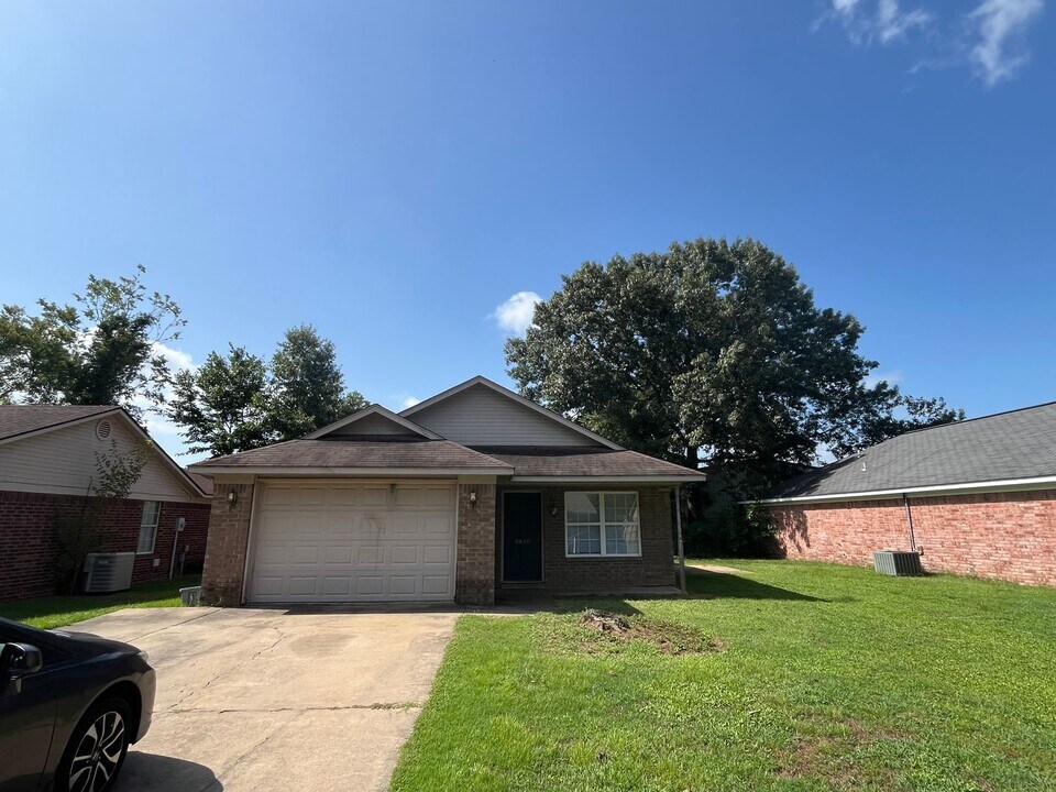 1410 E 13th St in Russellville, AR - Building Photo