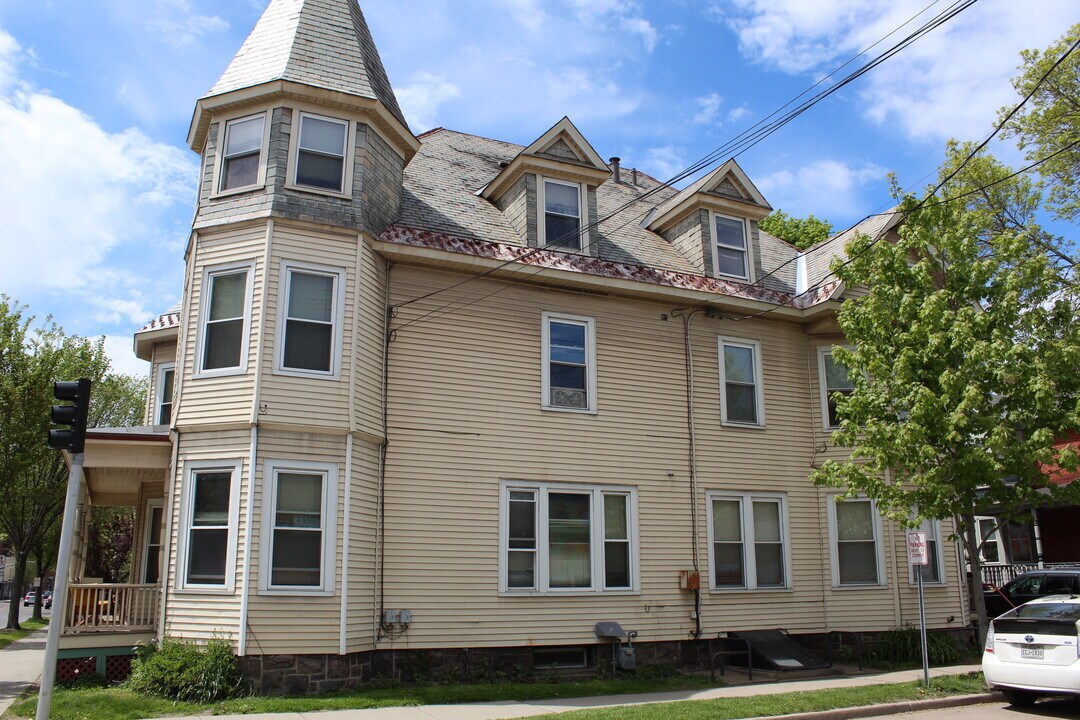 234 Pearl St in Burlington, VT - Building Photo