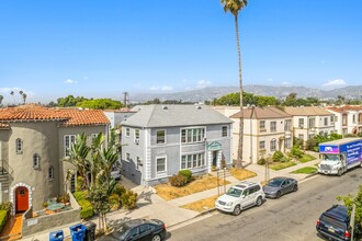 329 N Gardner St in Los Angeles, CA - Foto de edificio - Building Photo