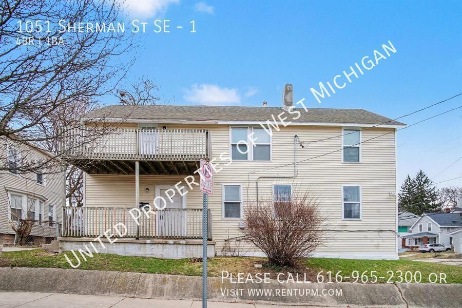 1051 Sherman St SE in Grand Rapids, MI - Building Photo