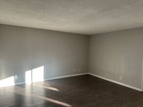 5840 Hazeltine Ave in Los Angeles, CA - Building Photo - Building Photo