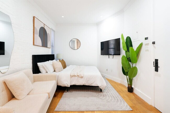 403 E 69th St in New York, NY - Building Photo - Building Photo