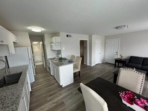 12660 Ashford Point Dr in Houston, TX - Building Photo - Building Photo
