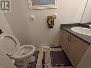 122 Pressed Brick Dr in Brampton, ON - Building Photo - Building Photo