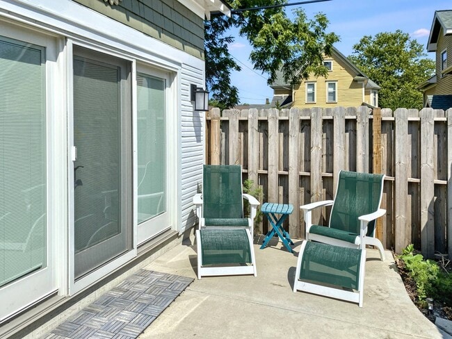 property at 231 W 17th St