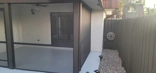 2184 White Pine Cir in Greenacres, FL - Building Photo - Building Photo