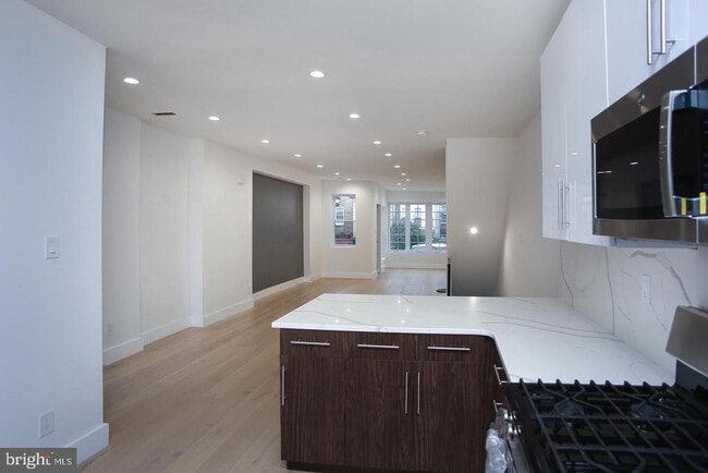 5844 Fernwood St in Philadelphia, PA - Building Photo - Building Photo