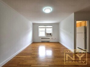 64-41 Saunders St in Queens, NY - Building Photo - Building Photo