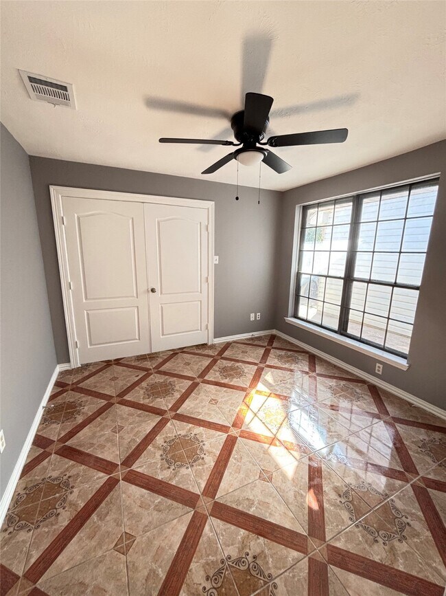10006 Hibernia Dr in Houston, TX - Building Photo - Building Photo