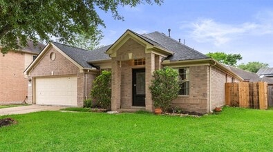 2106 Ruffian Ln in Stafford, TX - Building Photo - Building Photo