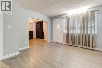 687 Britannia Ave in Hamilton, ON - Building Photo - Building Photo