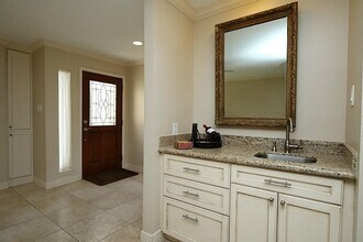 5228 Woodlawn Pl in Bellaire, TX - Building Photo - Building Photo