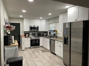 3805 N Deerwood Dr in Harvey, LA - Building Photo - Building Photo