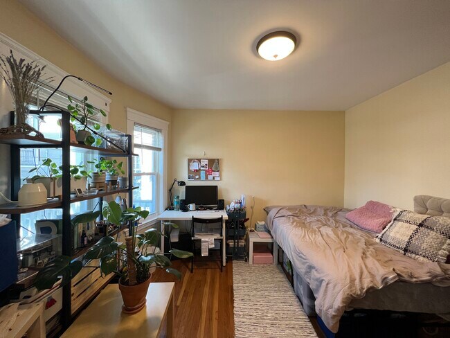 16 Silvey Pl, Unit 1 in Somerville, MA - Building Photo - Building Photo