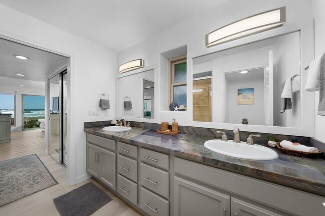 3901 Ocean Front Walk in San Diego, CA - Building Photo - Building Photo