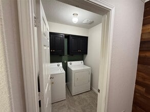 206 Windridge Dr N in Lockhart, TX - Building Photo - Building Photo