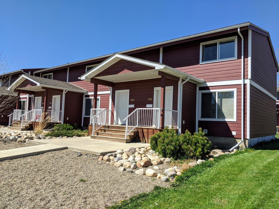 1716 Willowbrook Crescent in Dawson Creek, BC - Building Photo