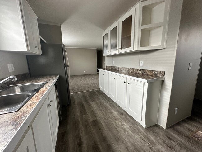 555 Delaware in Belleville, MI - Building Photo - Building Photo