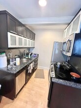 1 Cypress Rd, Unit 101 in Boston, MA - Foto de edificio - Building Photo