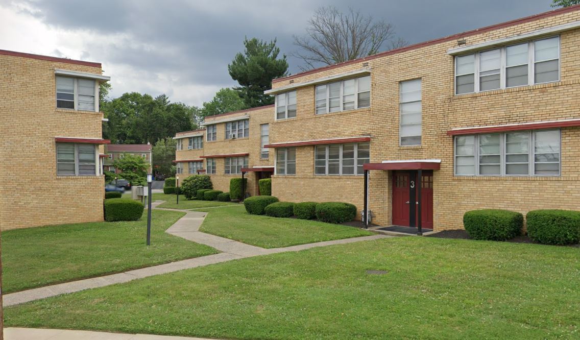 Woodlawn Court in Aldan, PA - Foto de edificio