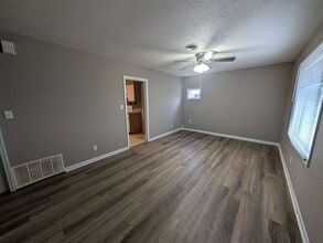 1618 Falke Dr in Dayton, OH - Building Photo - Building Photo