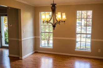 710 Crab Orchard Drive in Roswell, GA - Building Photo - Building Photo