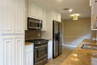 5510 Grape St in Houston, TX - Building Photo - Building Photo