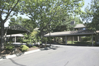 Kingsgate Park Condominiums in Lake Oswego, OR - Building Photo - Building Photo