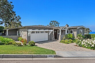 555 Amphitheatre Dr in Del Mar, CA - Foto de edificio - Building Photo