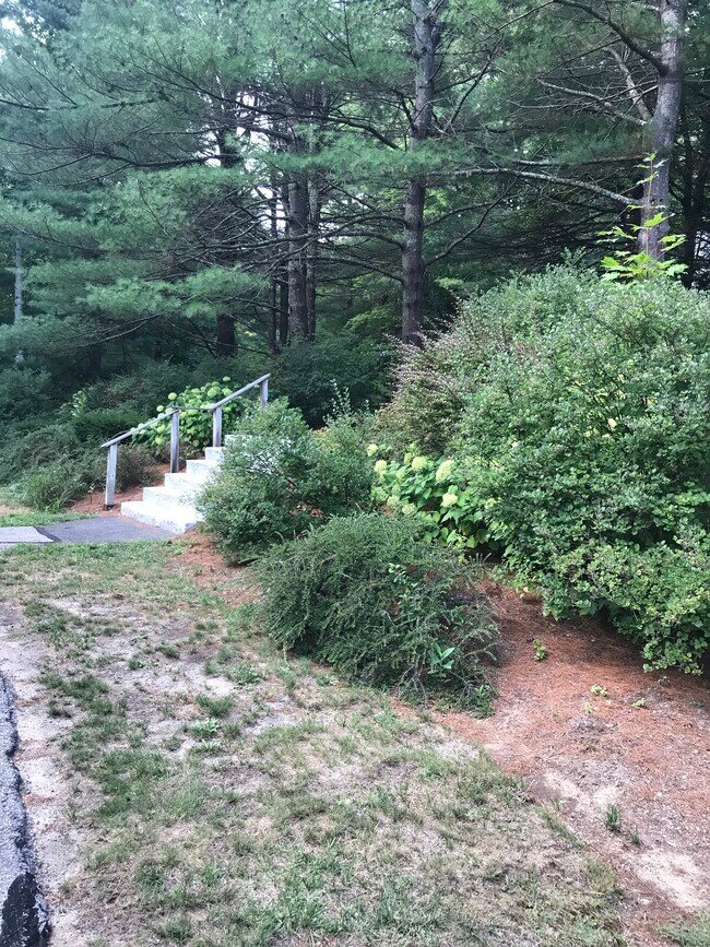 42 Brookside Dr in Stratham, NH - Building Photo - Building Photo