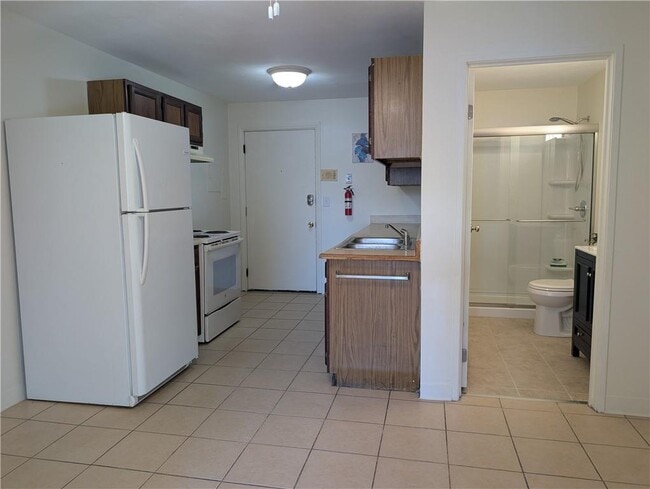 420 Woodward Rd in North Providence, RI - Building Photo - Building Photo