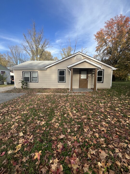 1713 Loretta Ave in Sauget, IL - Building Photo