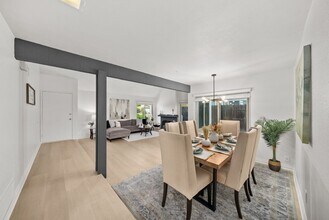 8656 Octans St in San Diego, CA - Foto de edificio - Building Photo