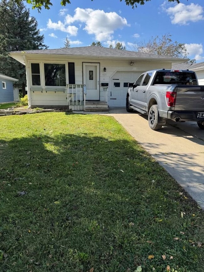 property at 425 Commodore Dr