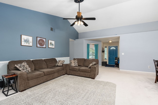 2173 Spruce Ave in Clovis, CA - Foto de edificio - Building Photo