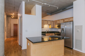 700 N Larrabee St, Unit 1505 in Chicago, IL - Building Photo - Building Photo