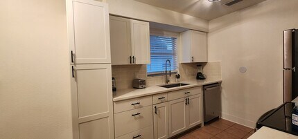 137 NE Monroe Cir N in St. Petersburg, FL - Building Photo - Building Photo