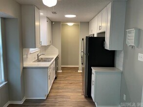 1415 Calgary Cove in Little Rock, AR - Building Photo - Building Photo