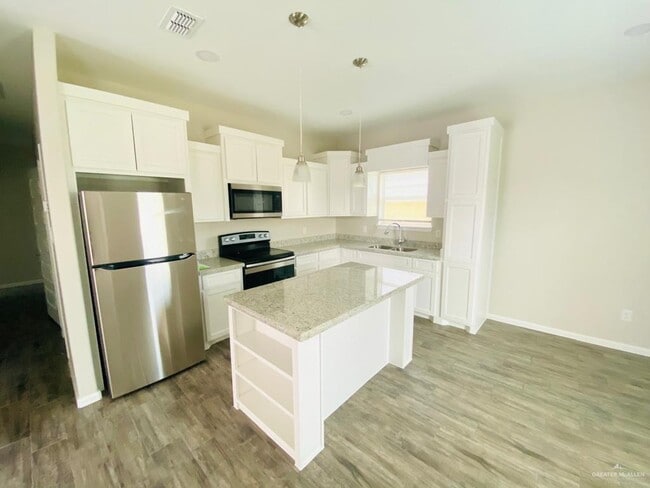 8 W Sunset Valley St in Alton, TX - Building Photo - Building Photo