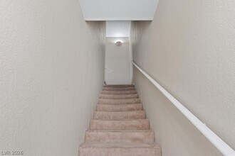 10550 W Alexander Rd in Las Vegas, NV - Foto de edificio - Building Photo