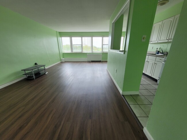 1200 Marlton Pike E