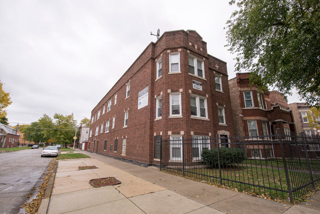 7358 S Blackstone Ave in Chicago, IL - Building Photo - Building Photo