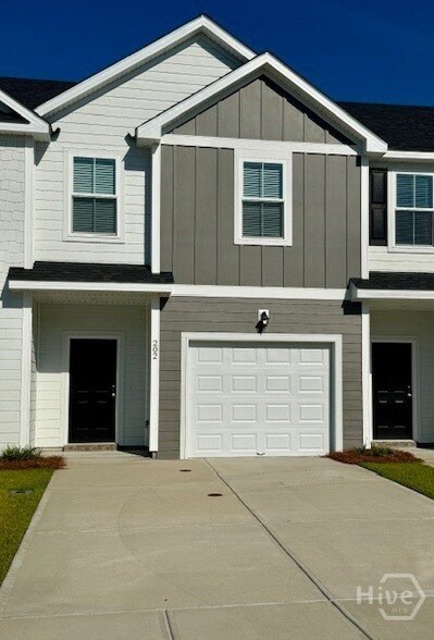 5794 Ogeechee Rd in Savannah, GA - Building Photo